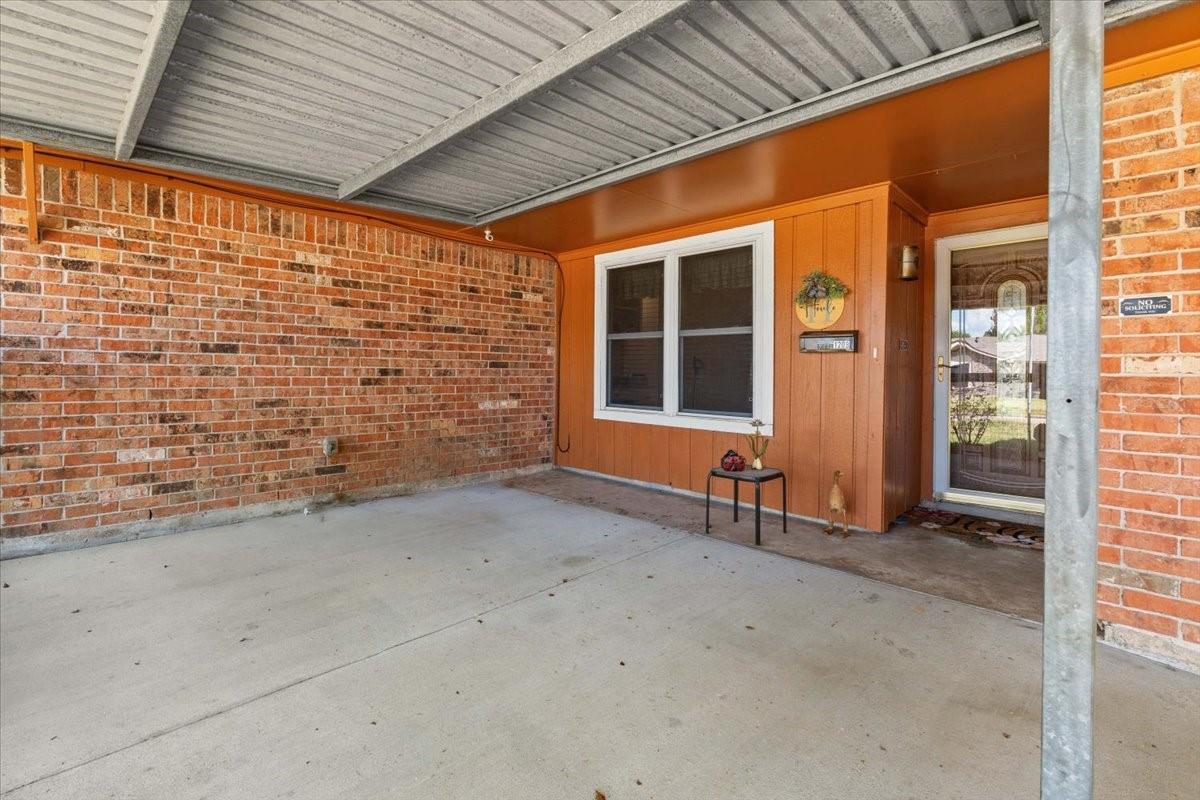 1209 E Brown Lane