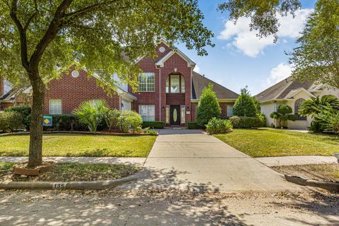 Photo of 135 S Hall Drive, Sugar Land, TX 77478 (MLS # 64641965)