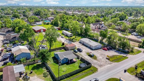 Photo of 2206 Hartwick Road, Houston, TX 77093 (MLS # 34444052)