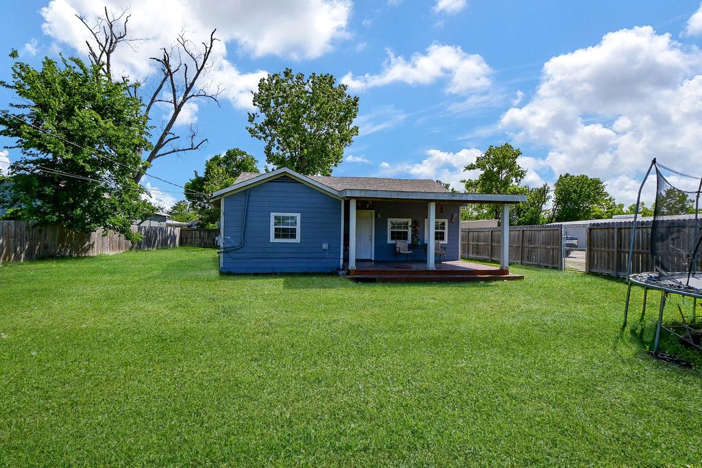 Photo of 2206 Hartwick Road, Houston, TX 77093 (MLS # 34444052)
