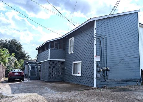 Photo of 704 E 22nd Street, Houston, TX 77008 (MLS # 23585334) Photo of 704 E 22nd Street, Houston, TX 77008 (MLS # 23585334)
