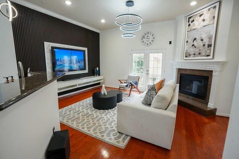 Photo of 5625 Dolores Place Lane #B, Houston, TX 77057 (MLS # 61703826)