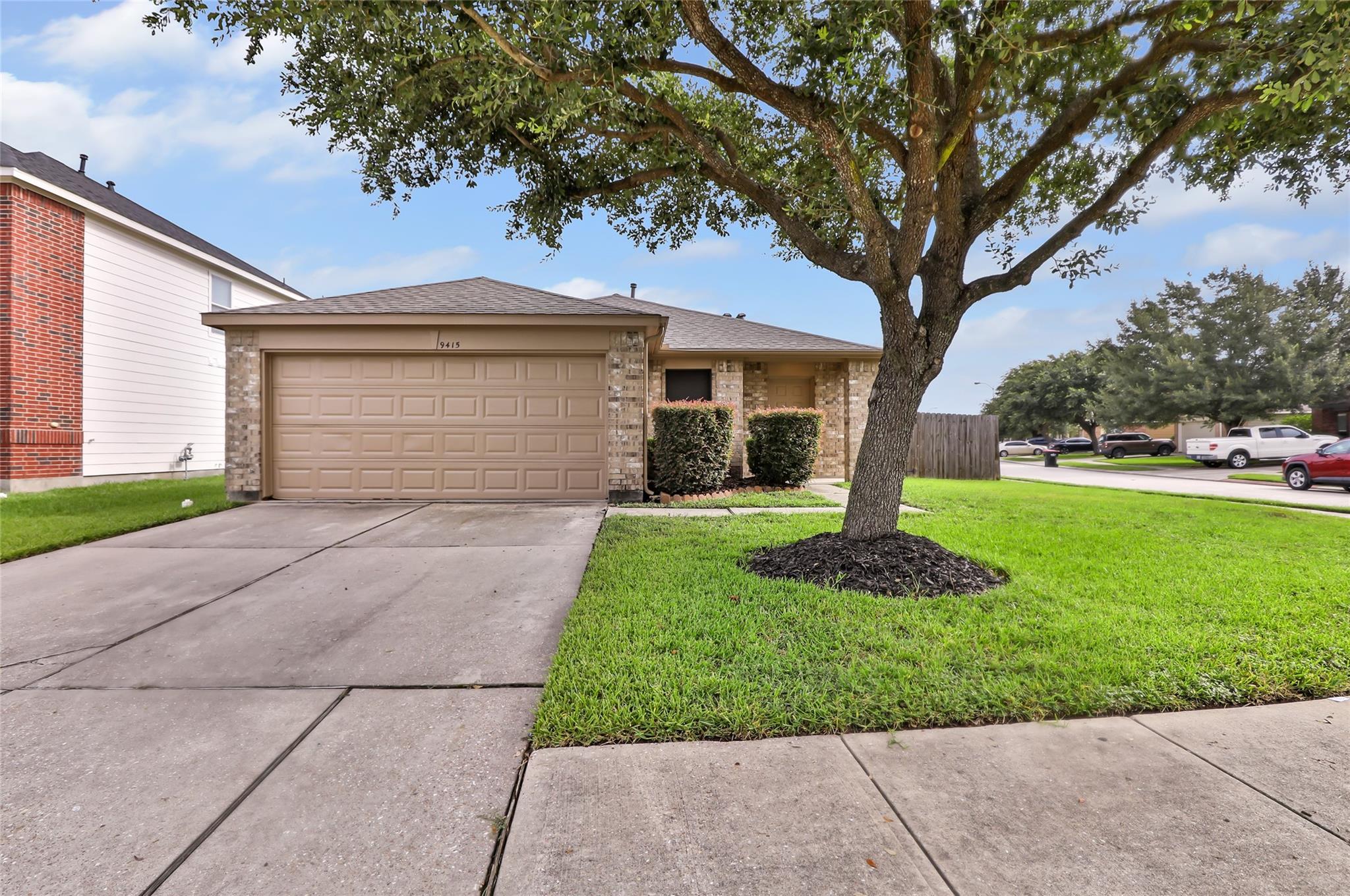 9415 Shaded Pines Drive