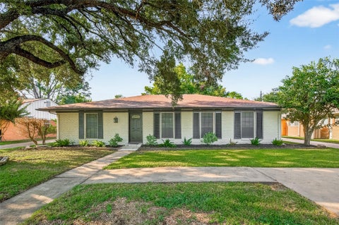 Photo of 5731 Willowbend Boulevard, Houston, TX 77096 (MLS # 41602057)