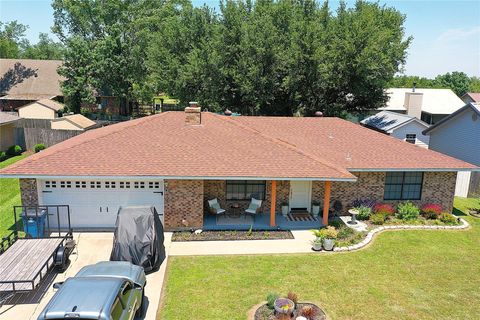 Photo of 1105 La Villeta Street, Mexia, TX 76667 (MLS # 75751782)