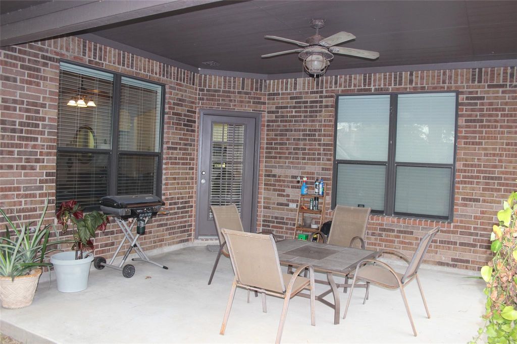 Photo of 5118 Bayou Drive, Dickinson, TX 77539 (MLS # 28807990)