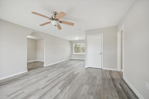 Photo of 5835 Kenilwood Drive, Houston, TX 77033 (MLS # 37729802) Photo of 5835 Kenilwood Drive, Houston, TX 77033 (MLS # 37729802)