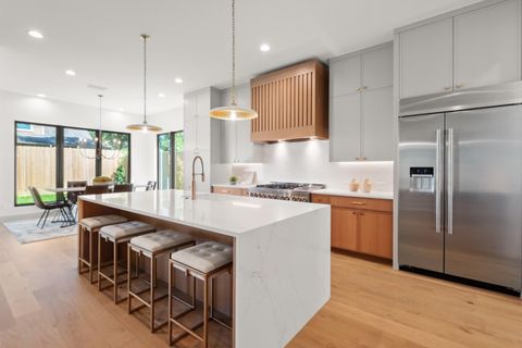 Photo of 1310 Chantilly Ln, Houston, TX 77018 (MLS # 8147949)