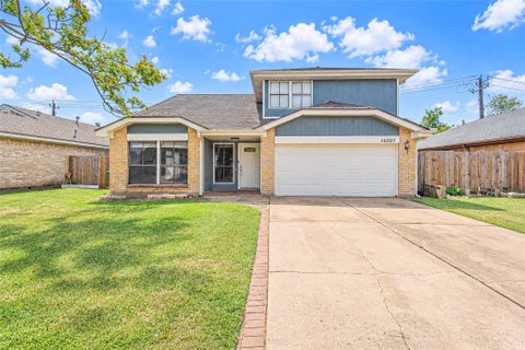 Homes For Sale - 12027 Huntington Park Drive<br/> Houston, TX 77099