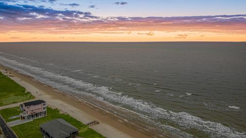 Photo of 1117 Blue Water Drive, Crystal Beach, TX 77650 (MLS # 85235581)