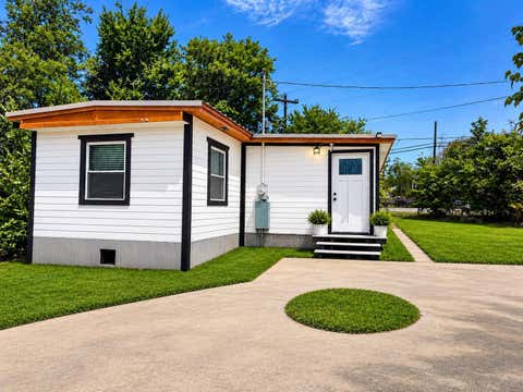 Photo of 529 Live Oak Loop, Whitney, TX 76692 (MLS # 82027205)