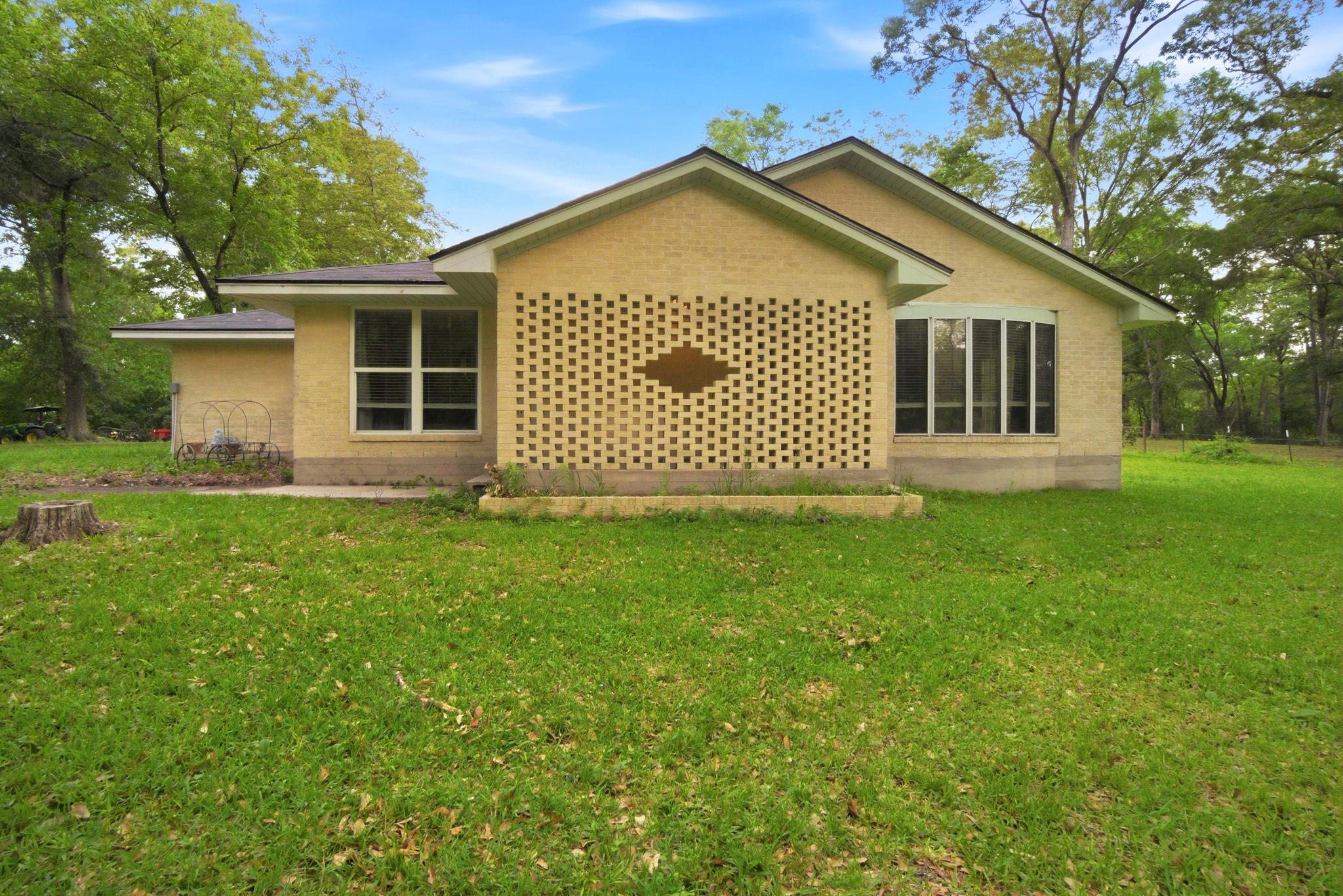 6161 Woodland Lakes Loop