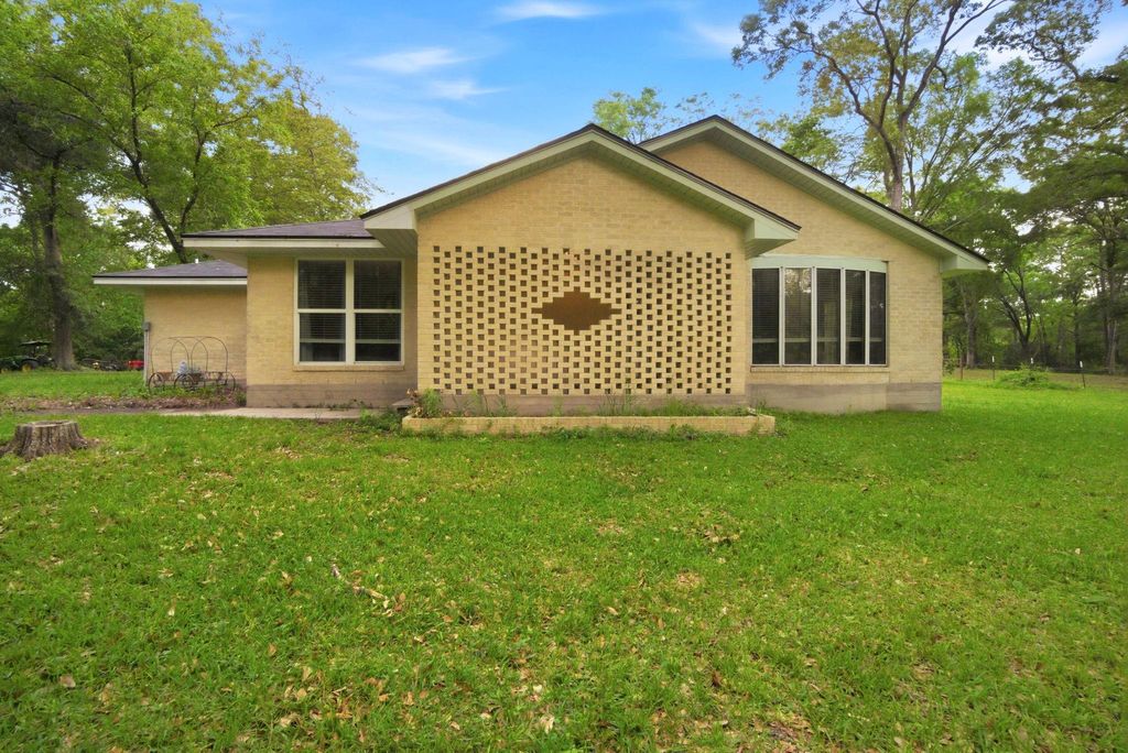 Photo of 6161 Woodland Lakes Loop, Willis, TX 77378 (MLS # 50574544)