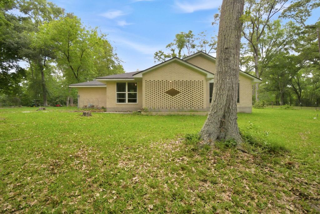 Photo of 6161 Woodland Lakes Loop, Willis, TX 77378 (MLS # 50574544)