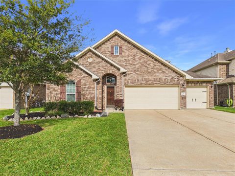 Homes For Sale - 401 W Bend Drive<br/> League City, TX 77573