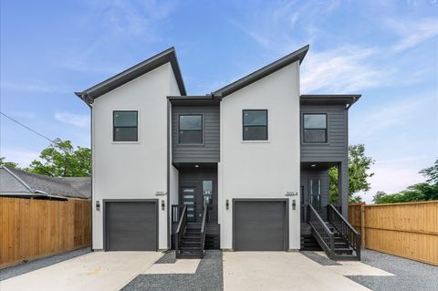 Photo of 3135 Crane St A And B St, Houston, TX 77026 (MLS # 27214351)