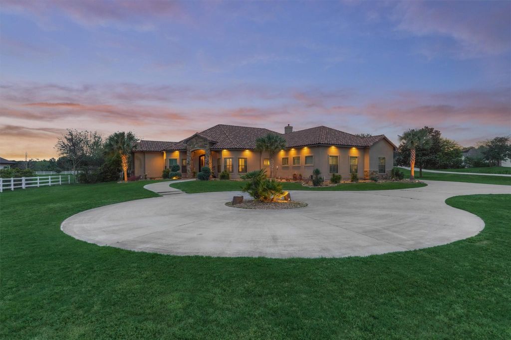 Photo of 8794 Grand Lake Estates Drive, Montgomery, TX 77316 (MLS # 10527854)