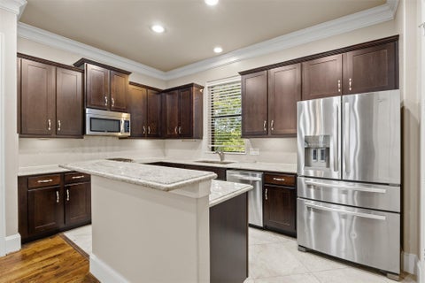 Photo of 1212 St Charles ST, Houston, TX 77003 (MLS # 51622097)