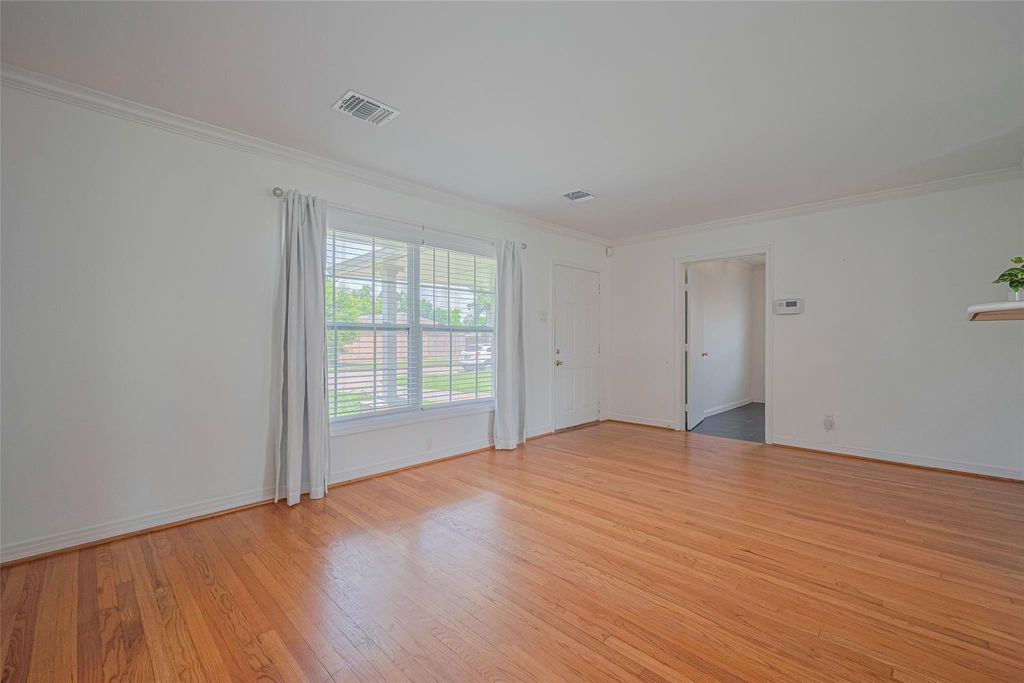 Photo of 3042 Oak Forest Drive, Houston, TX 77018 (MLS # 52055558)