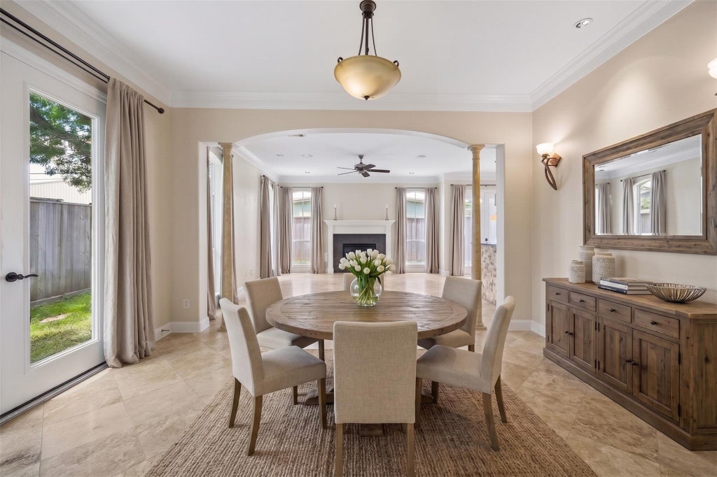 Photo of 6210 Sutherland Square, Houston, TX 77081 (MLS # 41281481)
