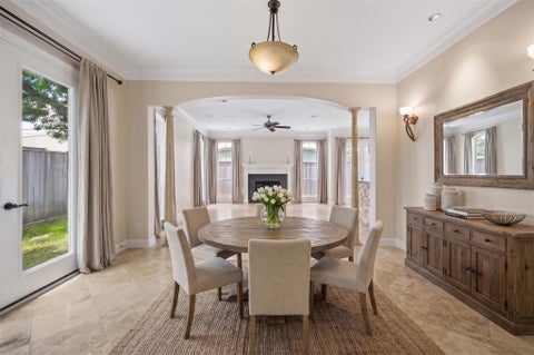 Townhouse For Sale - 6210 Sutherland Square<br/> Houston, TX 77081
