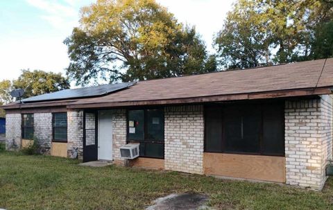 Photo of 1018 Green Avenue, Cleveland, TX 77327 (MLS # 49142706)