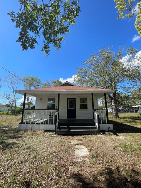 Photo of 700 3rd Street, Edna, TX 77957 (MLS # 89882604)