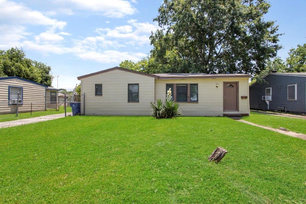 Photo of 1202 13th Street N, Texas City, TX 77590 (MLS # 68771054)