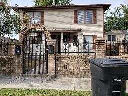 Photo of 5619 Eskridge Street #upstair, Houston, TX 77023 (MLS # 14140529)