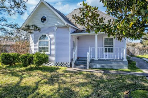Photo of 3525 Bridgette Lane, Mont Belvieu, TX 77523 (MLS # 46971214)