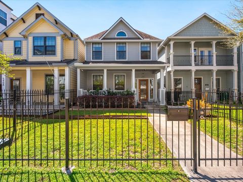 Photo of 540 W 24th Street #B, Houston, TX 77008 (MLS # 29090594)