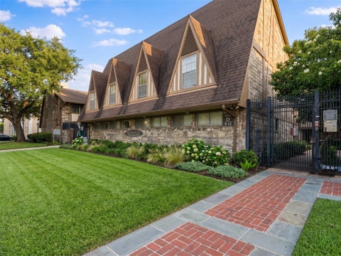Photo of 2574 Marilee Lane #23, Houston, TX 77057 (MLS # 3395087)