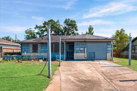 Photo of 7402 Yoe Street, Houston, TX 77016 (MLS # 16606502)