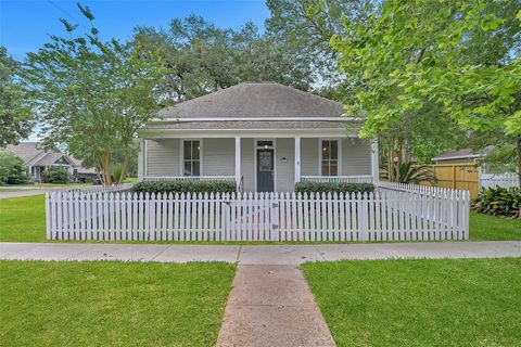Photo of 403 S Lee Street, Alvin, TX 77511 (MLS # 43635128)