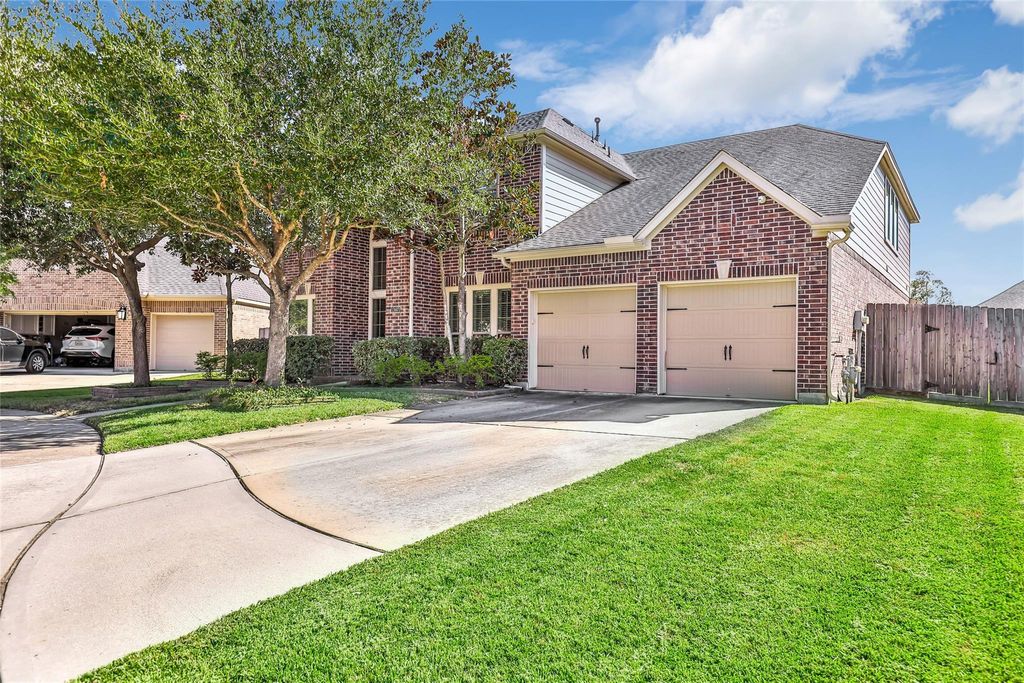 Photo of 13607 Breakwater Path Loop Loop, Houston, TX 77044 (MLS # 2027537)