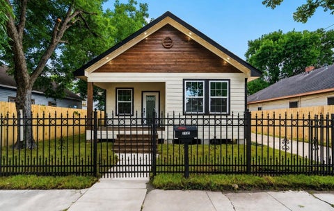 Photo of 7135 Avenue E, Houston, TX 77011 (MLS # 69471348)