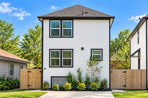 Multifamily For Sale - 4114 Majestic Street #A/B<br/> Hockley, TX 77026