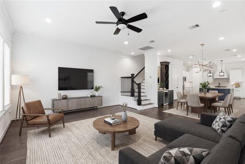 Photo of 819 W 19th Street, Houston, TX 77008 (MLS # 96701330)