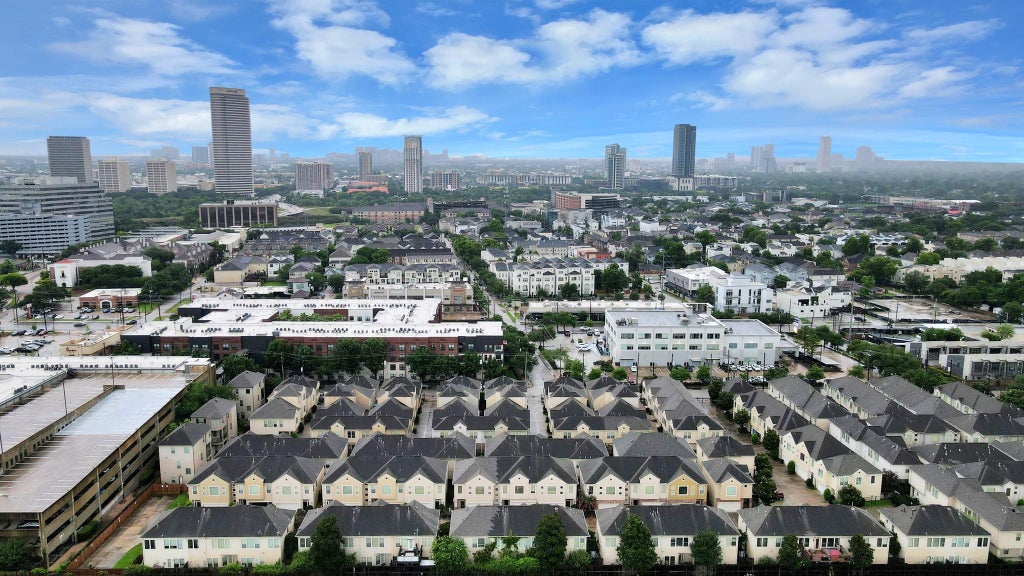 Photo of 3813 Centerplaza Drive, Houston, TX 77007 (MLS # 48376991)