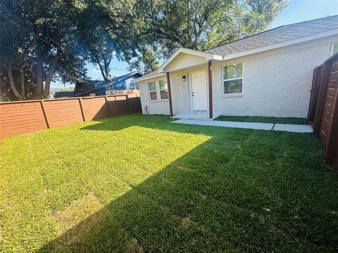 Photo of 2531 Walcott Lane, Houston, TX 77088 (MLS # 42556436) Photo of 2531 Walcott Lane, Houston, TX 77088 (MLS # 42556436)