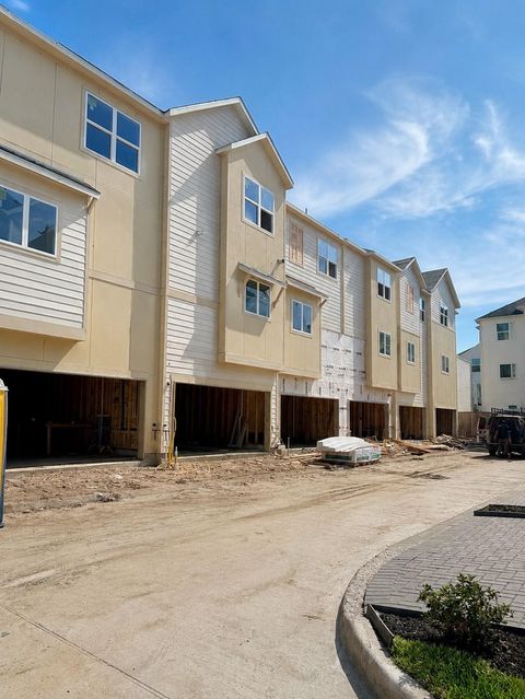 Photo of 6382 Paddington Bend Drive, Houston, TX 77008 (MLS # 47140613)