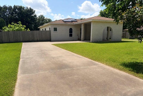 Homes For Sale - 3230 W Meadow Lane<br/> Dickinson, TX 77539