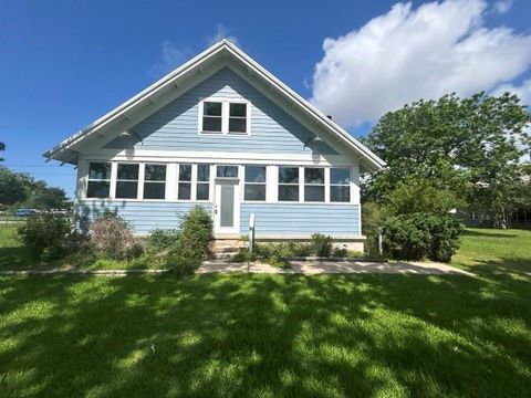 Photo of 2203 E Bayshore Drive, Palacios, TX 77465 (MLS # 79161059)