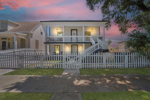 Photo of 3403 Ursuline Street, Galveston, TX 77550 (MLS # 81366586)