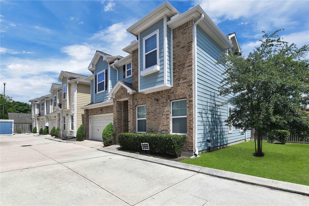 Photo of 4827 Hardy Street, Houston, TX 77009 (MLS # 28090396)