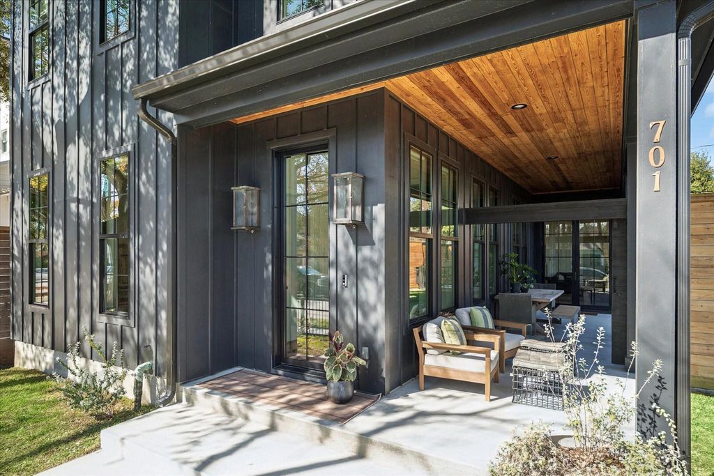 Photo of 701 Ridge Street, Houston, TX 77009 (MLS # 71534217)