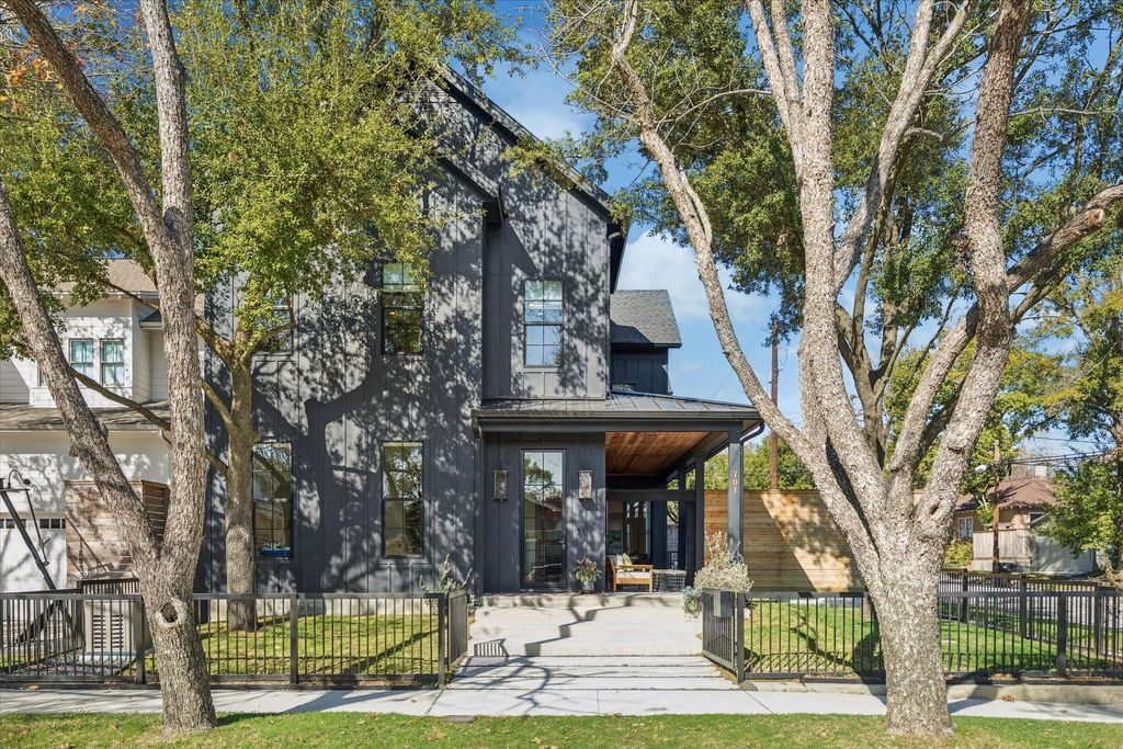 Photo of 701 Ridge Street, Houston, TX 77009 (MLS # 71534217)