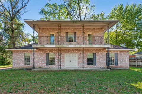 Homes For Sale - 410 Caesars Circle Cir<br/> New Caney, TX 77357