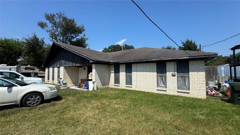 4717 17th Street Bacliff TX 77518