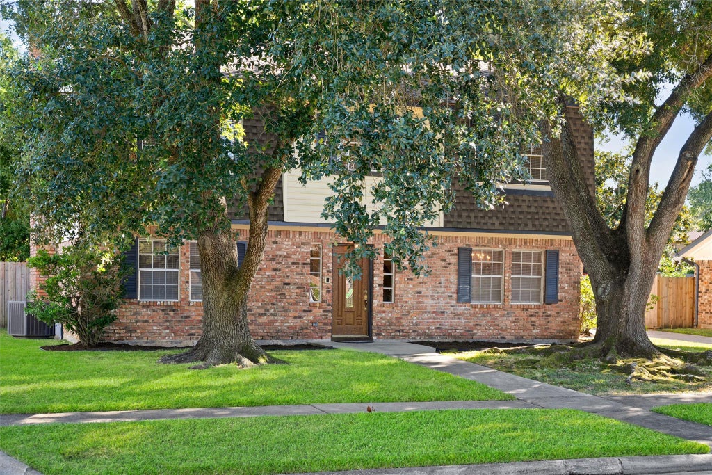Photo of 16418 Heatherdale Drive, Houston, TX 77059 (MLS # 78382032)